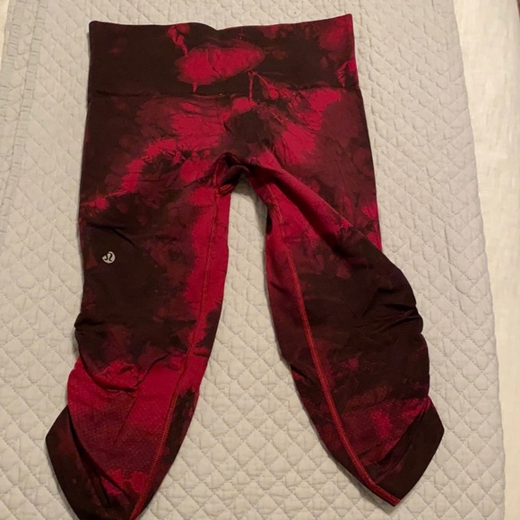 Lululemon crop in the flow workout leggings - Picture 1 of 4